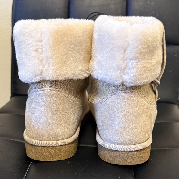 Arizona Jean Company Light Tan Winter Boots - Picture 5 of 9